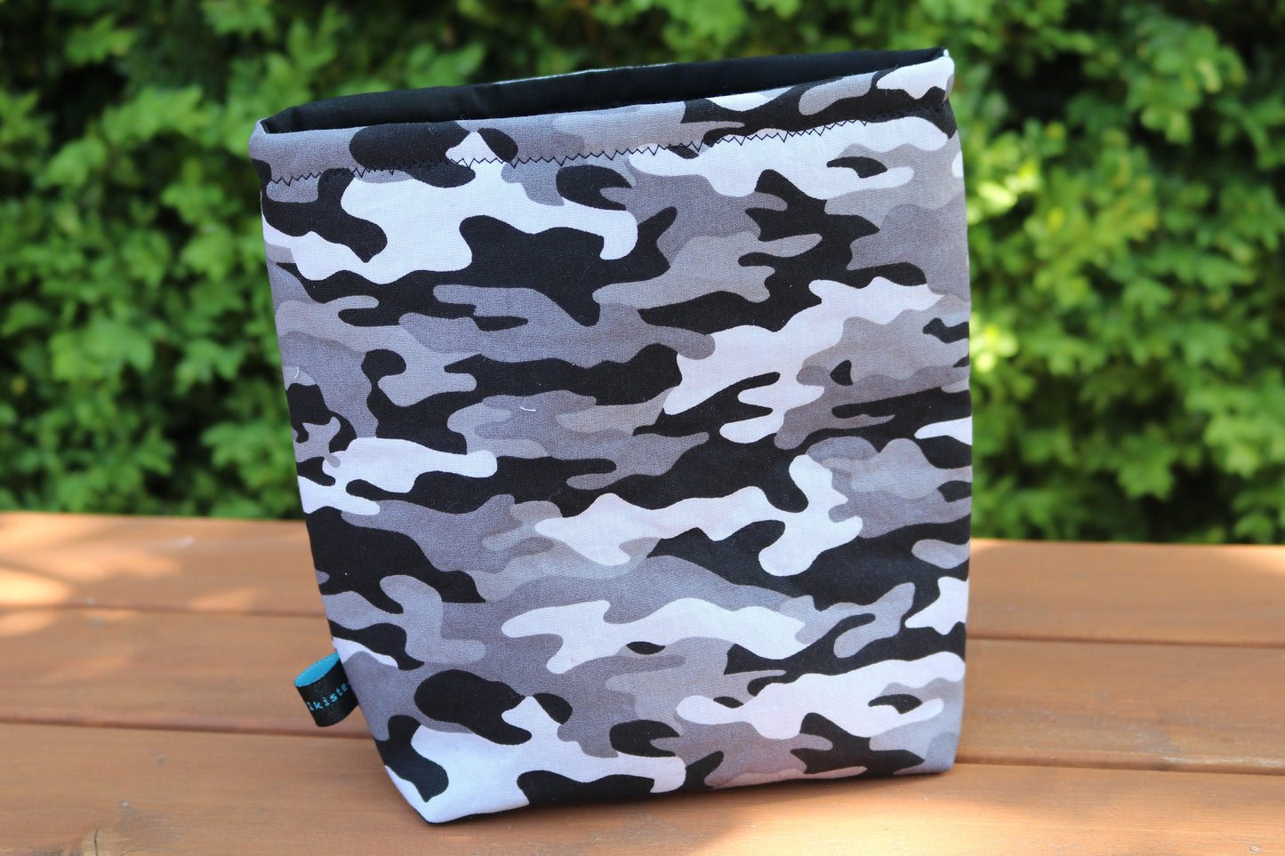 Multifunktionale Tasche mit Klettschlaufen im Camouflage-Design